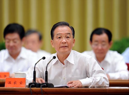 7月5日至6日,中共中央、国务院召开的西部大开发工作会议在北京举行。这是7月5日,中共中央政治局常委、国务院总理温家宝发表重要讲话。新华社记者 李涛 摄