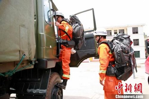 云南贡山泥石流死亡人数升至14人 救援困难重重